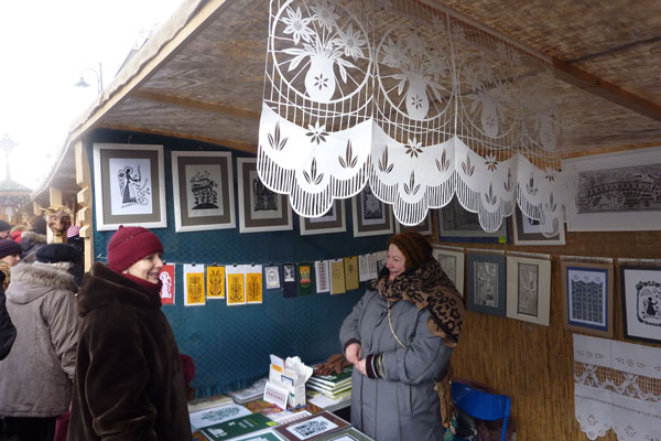 Odeta Bražėnienė prie savo darbų