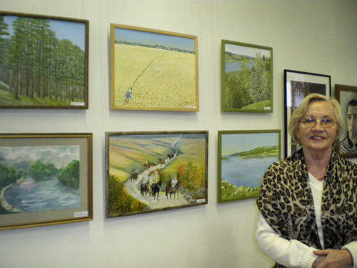 Prie savo darbų III-osios vietos diplomanė Stanislava Bijeikienė Stanislava Bijeikienė